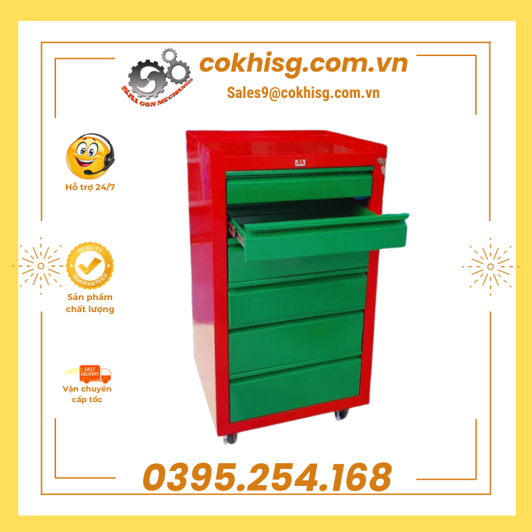 Xe đẩy đồ nghề dụng cụ trong garage ô tô